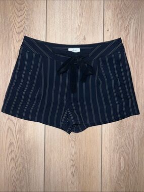 Aritzia Wilfred Black Pinstripe High-Waist Tie-Front Shorts